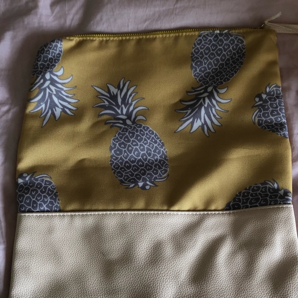 Folding pineapple clutch 🍍 - Picture 4 of 4